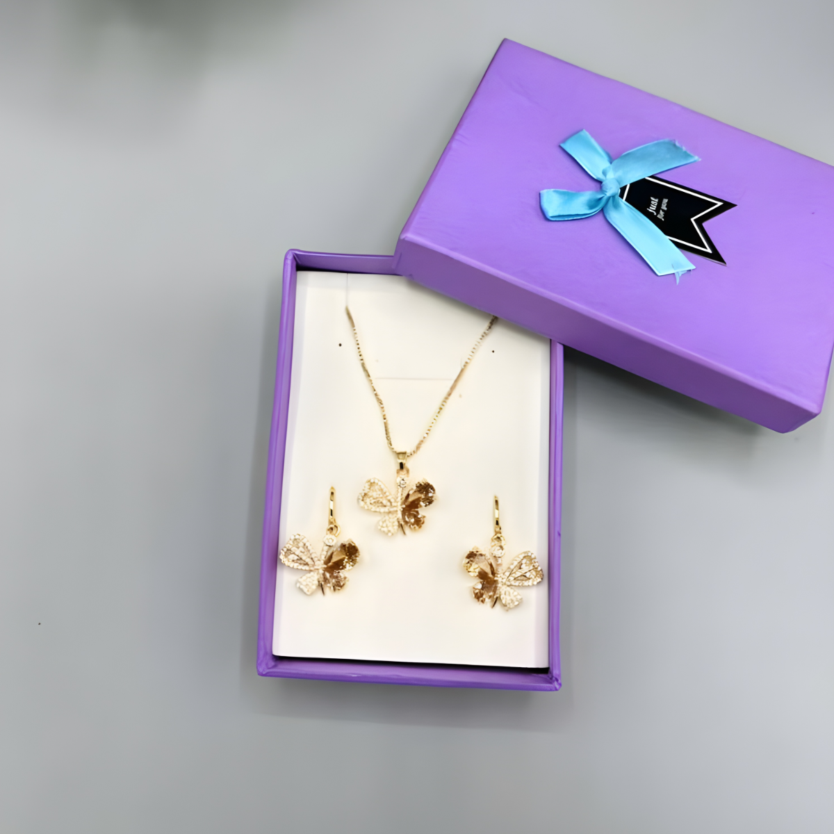 The ‘Signature Radiance’ Ultimate Jewelry Suite — A Curated Collection of Gem-Tone Halos & Minimalist Classics